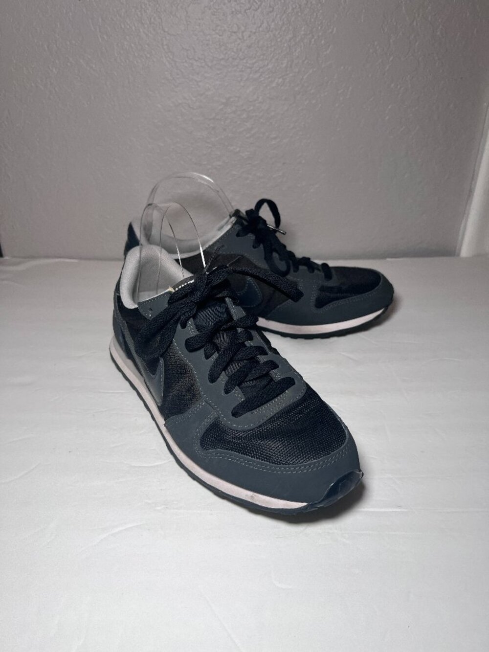 Nike Women Size 9 Genicco Sneakers Black Gray Low Top